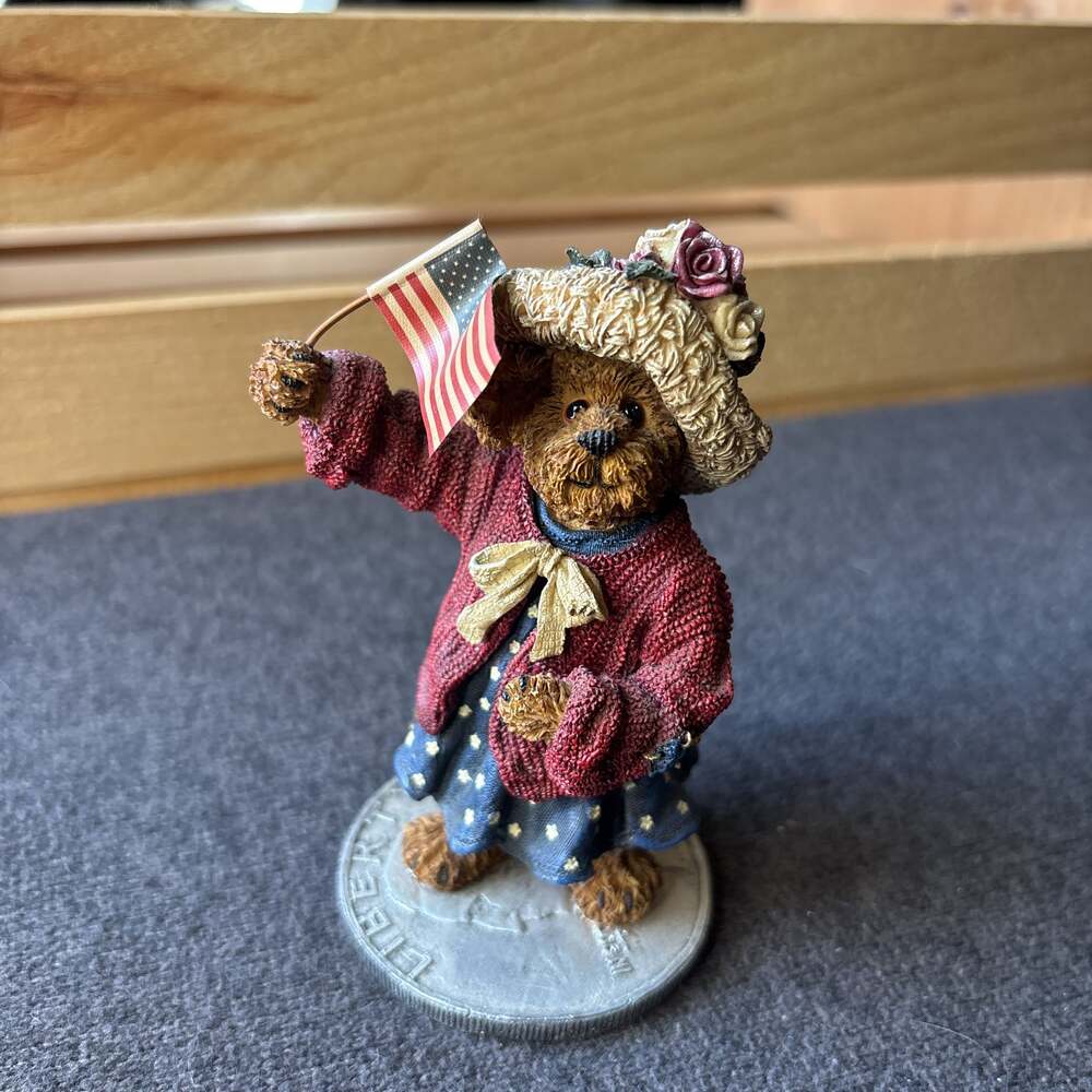 Boyds Bears Eleanore Bearsevelt...God Bless America Figurine #227789 vintage Bea